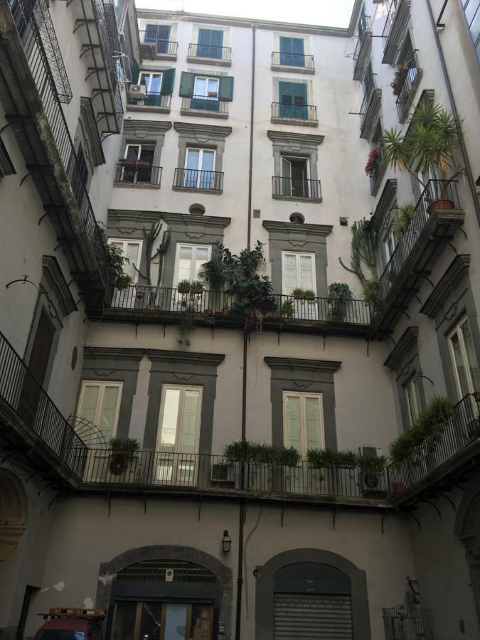 Appartement Le Rondini à Naples Extérieur photo